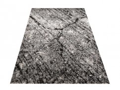 Stylový hnědý koberec s motivem připomínajícím mramor
