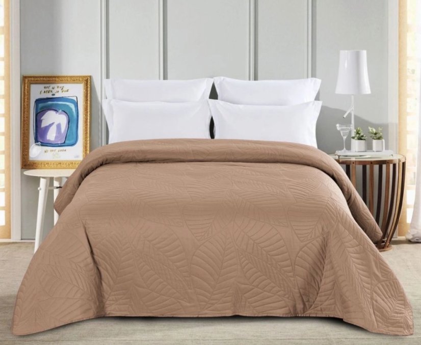 Világosbarna ágytakaró levél motívummal