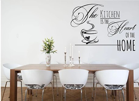Adesivo murale con il testo LA CUCINA È IL CUORE DELLA CASA