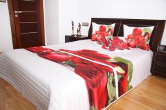 Přehoz na postel bílé barvy s motivem červených růží