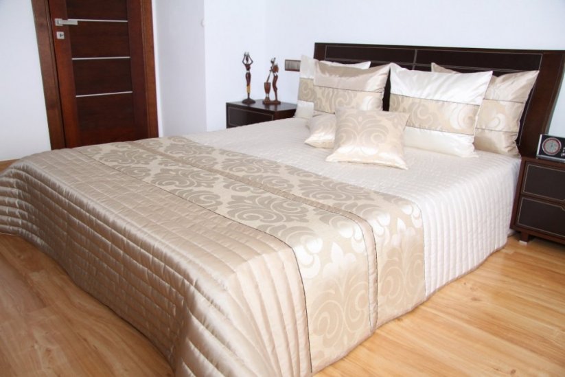 Minőségi bézs színű ágytakaró egy kis luxussal