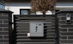 Briefkasten in Grau