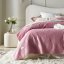 Ružový velúrový prehoz na posteľ Feel 220 x 240 cm