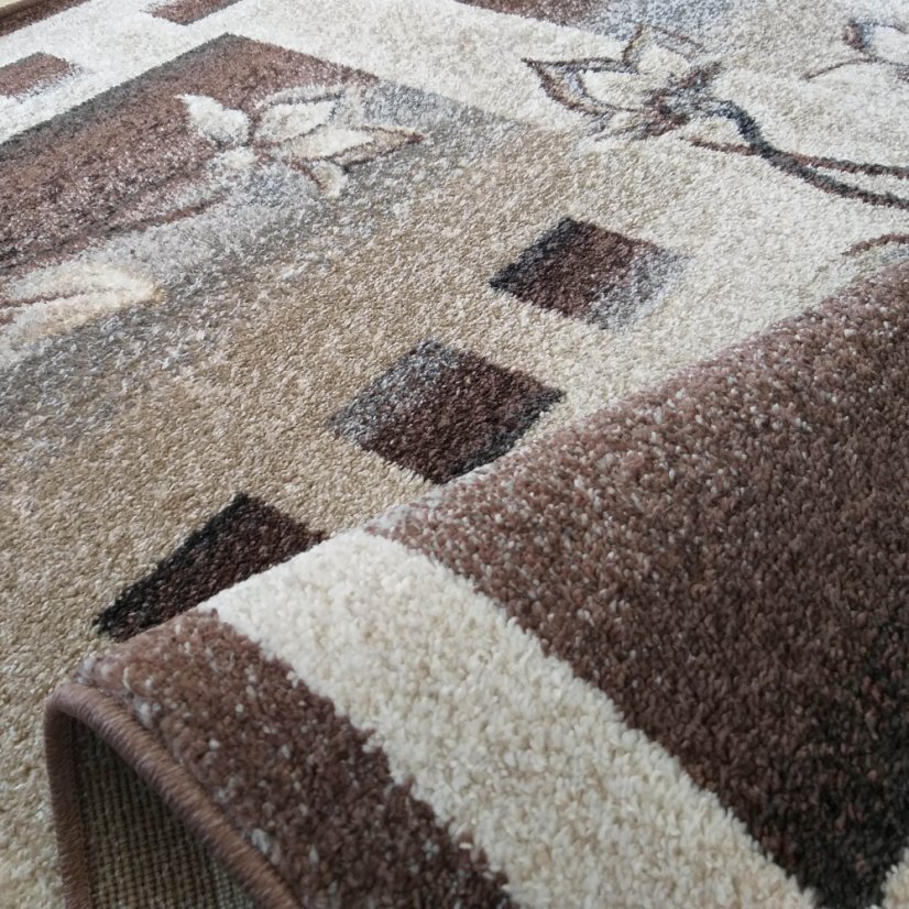 Kvalitný koberec do obývačky s motívom kvetov