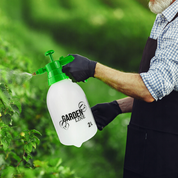 Zahradní ruční tlakový postřikovač