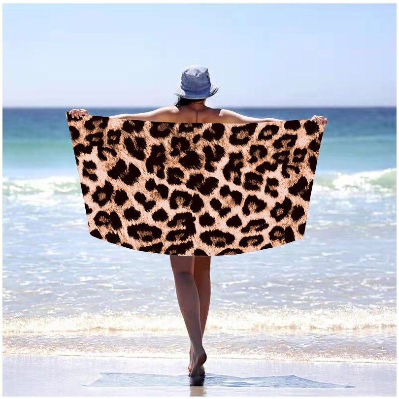 Brisača za plažo z leopard vzorcem 100 x 180 cm