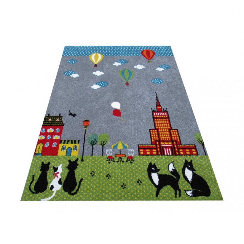 Красив пъстър килим за детската стая