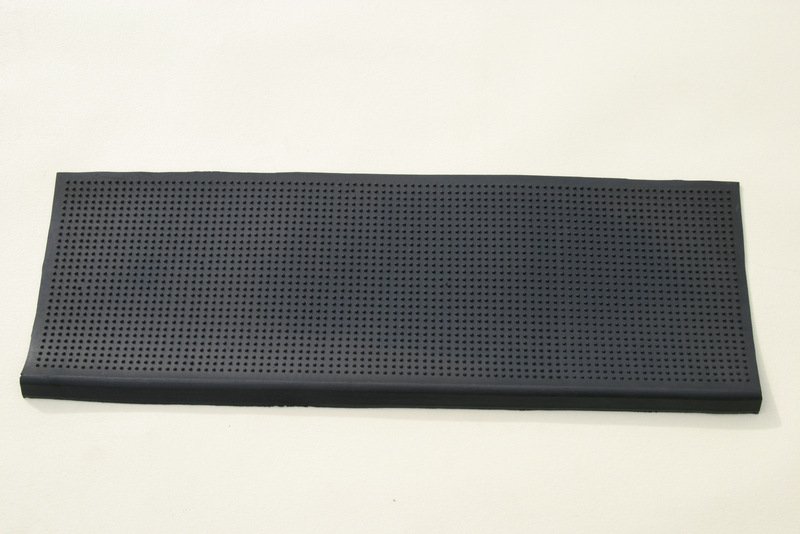 Kvalitná rohožka s gumovým okrajom 40x60 cm