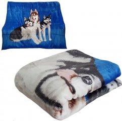 Moderní luxusní deka z akrylu modré barvy s motivem vlků