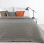 Jednoduchý šedý přehoz na postel s módním prošíváním