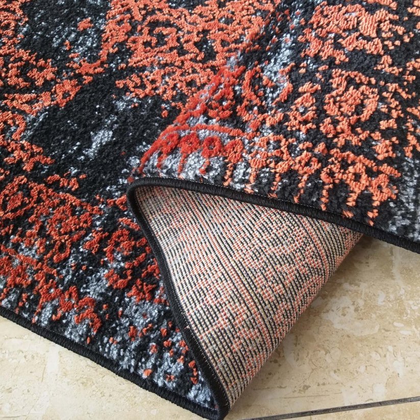 Moderný koberec so vzorovaním oranžovej farby