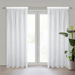 Bílá záclona s lesklými pruhy - elegantní záclona s pruhovanou páskou