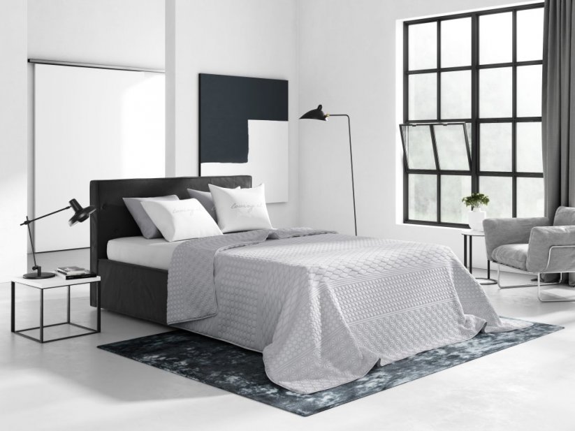 Svetlo sivé dekoračné prešívané prehozy na posteľ