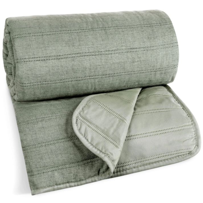 Prešito posteljno pregrinjalo z laneno teksturo v mint barvi