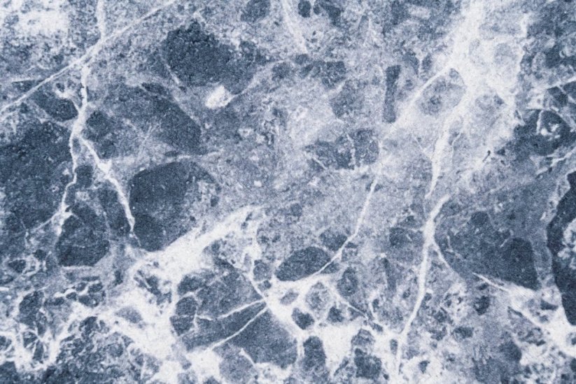 Tmavý trendový koberec s abstraktným vzorom - Rozmer koberca: Šírka: 140 cm | Dĺžka: 200 cm