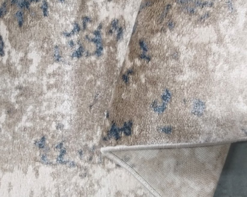 Moderný nadčasový koberec s krásnym vzorom