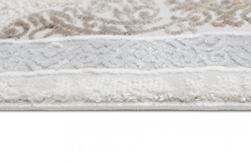 Jemný krémový koberec s ornamentami