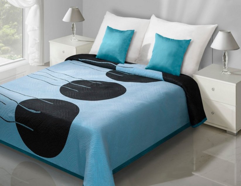 Modré obojstranné prehozy na posteľ s čiernymi kruhmi 