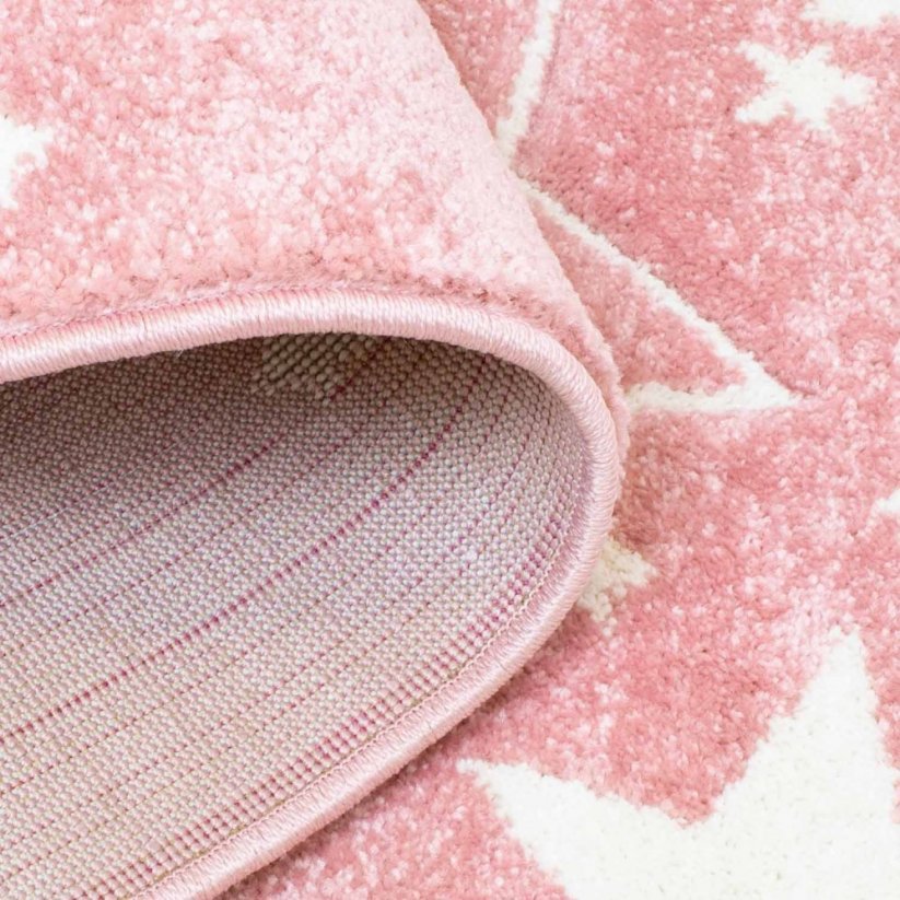 Krásný koberec s hvězdičkami růžové barvy