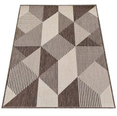 Štýlový koberec s geometrickými vzormi v hnedej farbe