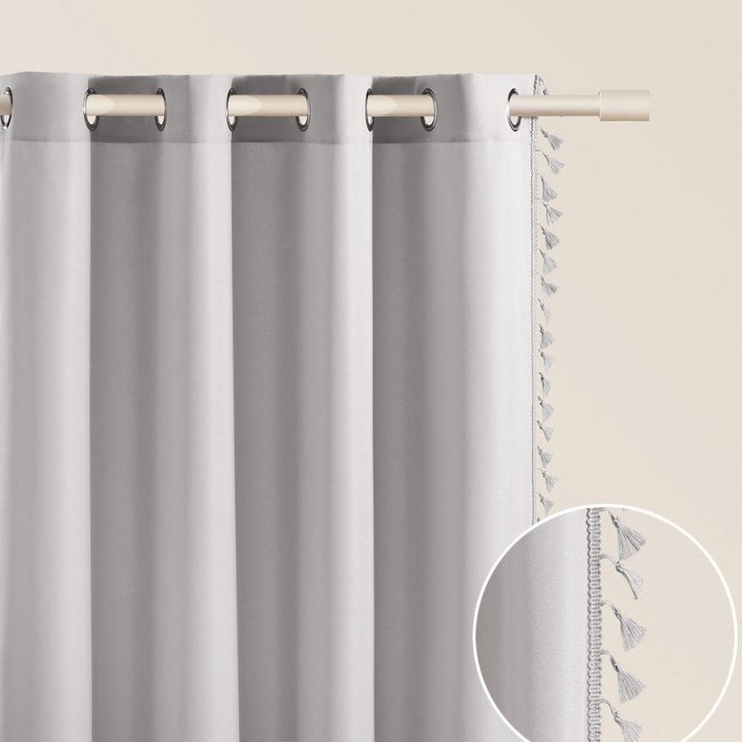 Tenda Lara grigio chiaro su cerchi argentati con nappe 140 x 280 cm
