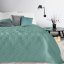 Tyrkysový jednobarevný přehoz na postel se vzorem