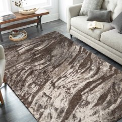 Moderný koberec do obývačky s vlnitým vzorom hnedej farby