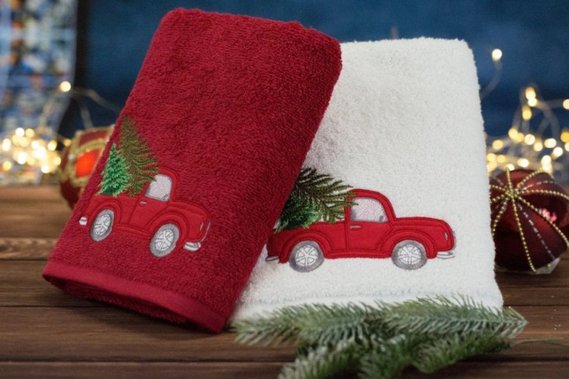 Pamučni božićni ručnik crvene boje s autićem