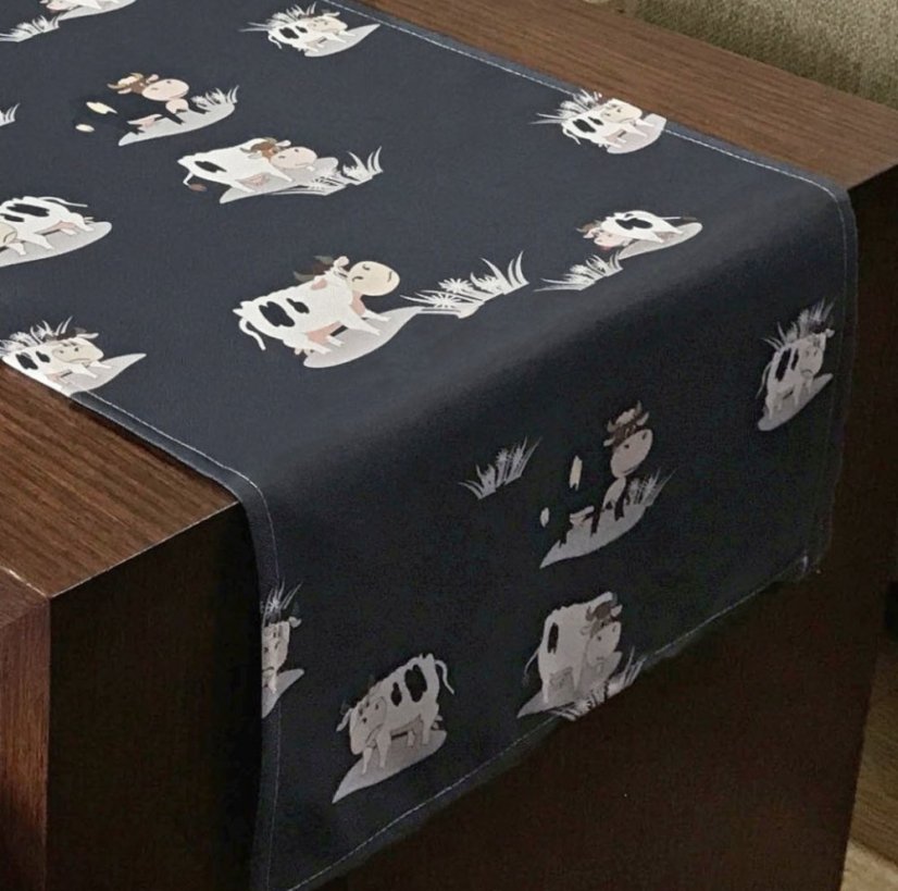 Krásný běhoun na stůl pro dětský pokoj Krásný běhoun na stůl pro dětský pokoj