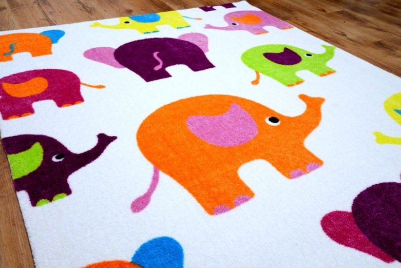Detský biely koberec so sloníkmi