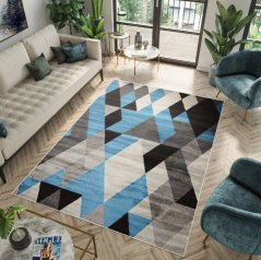 Moderní koberec s barevným vzorem