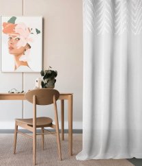 Vorhang mit zartem Muster auf dem Faltenband 140 x 250 cm