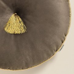 Okruhlý dekoračný vankúš ALLURE hnedej farby s priemerom 45 cm