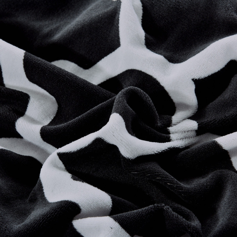 Mikro plišaste posteljne rjuhe črne barve z okraski