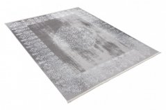 Moderan tepih u sivoj boji sa orijentalnim uzorkom u bijeloj boji