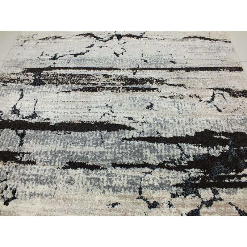 Kvalitný hnedý koberec so špeciálnym vláknom