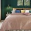 Oboustranný jednobarevný pudrově růžový přehoz na postel