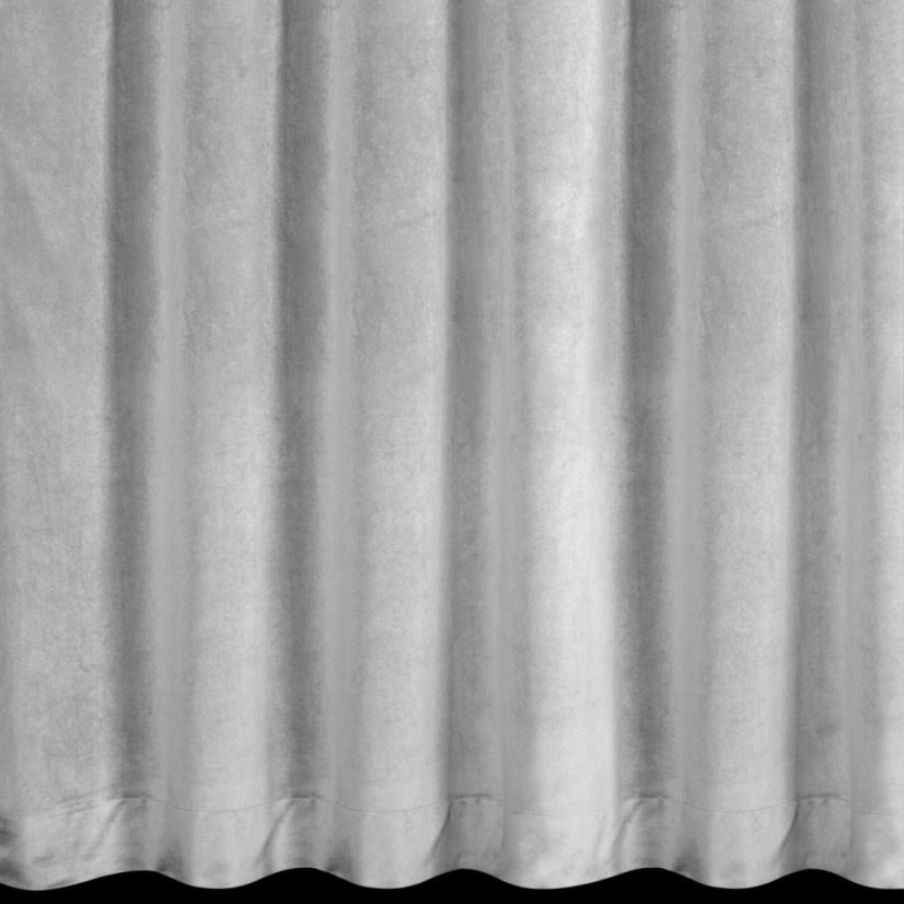 Šedý sametový závěs s ozdobným prošíváním a knoflíky v horní části