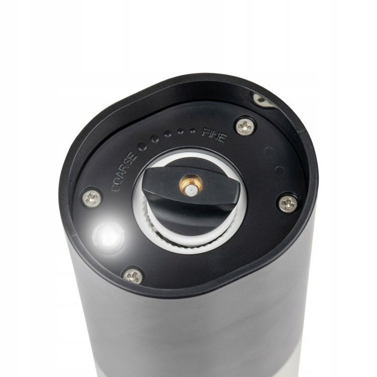 Két elektromos só- és borsőrlőből álló készlet