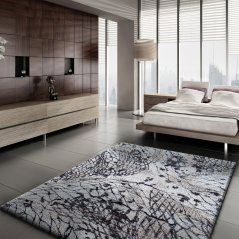 Hnedý koberec s exkluzívnym vzorom