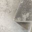 Beigefarbener Teppich mit modernem geometrischem Muster Beigefarbener Teppich mit modernem geometrischem Muster
