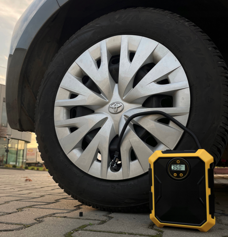 Compresor auto compact 12V cu putere de 100W