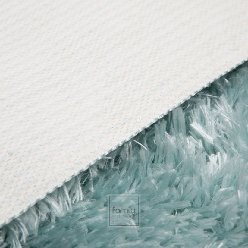 Kvalitetan tepih s višim vlaknima u nježnoj tirkiznoj boji