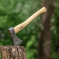 Višenamjenska vanjska sjekira 34,5 cm s drvenom drškom