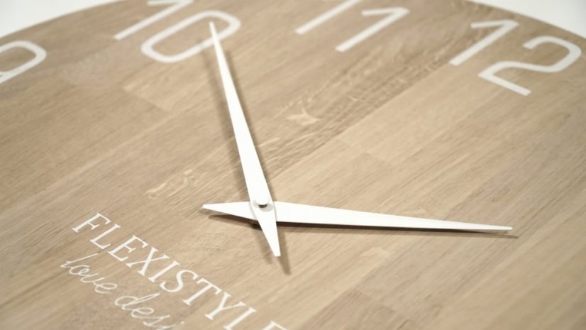 Hochwertige Wanduhr aus Eiche 50 cm