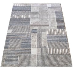 Béžový koberec s geometrickými vzory 