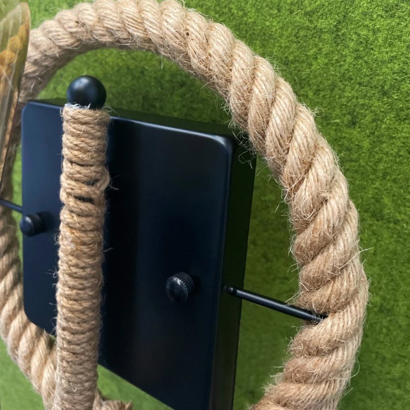 Moderné nástenné svietidlo v industriálnom štýle