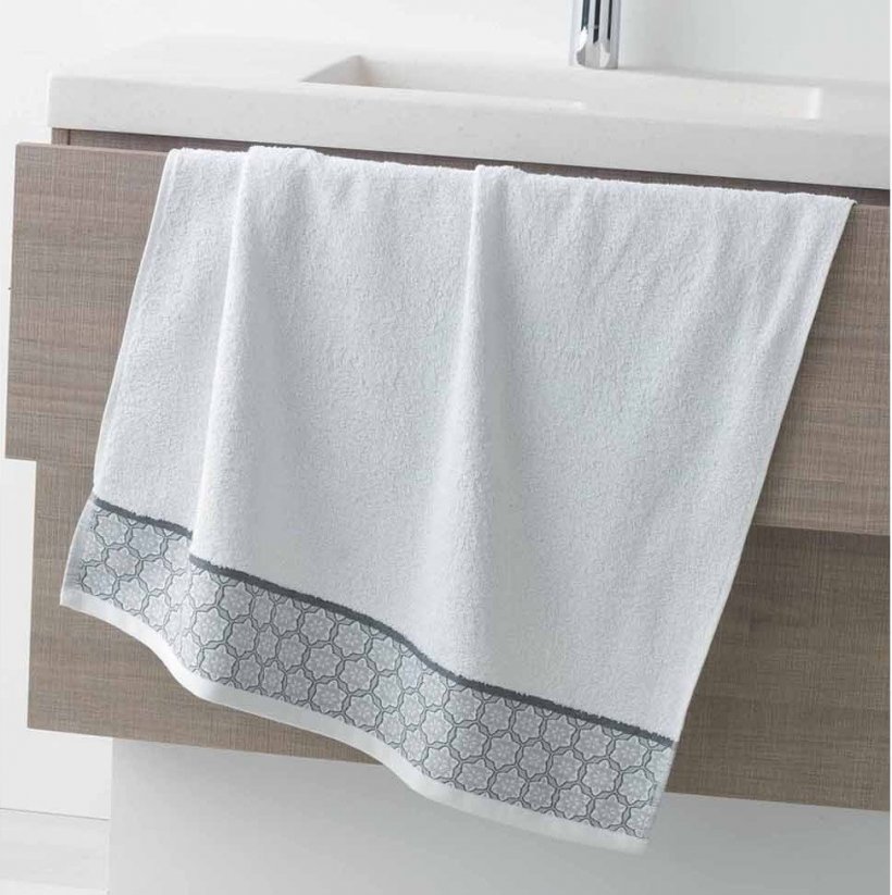 Příjemný bavlněný ručník bílé barvy 70 x 130 cm