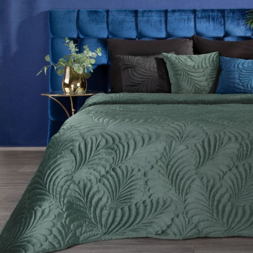 Jednobarevný dekorační přehoz na postel zelené barvy