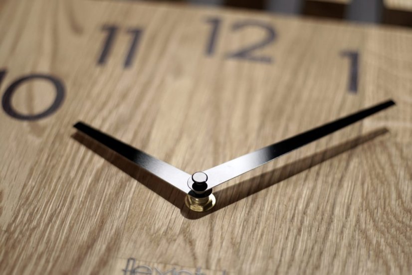 Eichenholz-Lattenuhr 155 x 30 cm